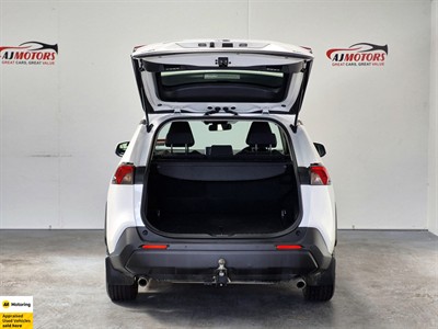 2020 Toyota RAV4 - Thumbnail