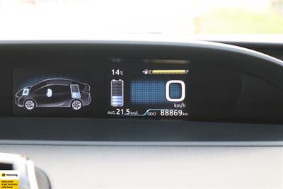 2017 Toyota Prius - Thumbnail