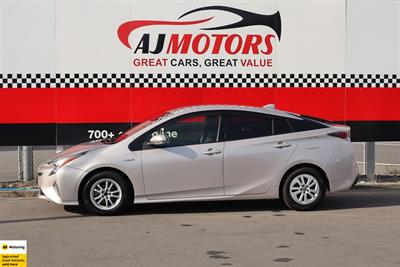 2017 Toyota Prius - Thumbnail