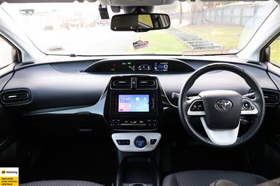 2017 Toyota Prius - Thumbnail