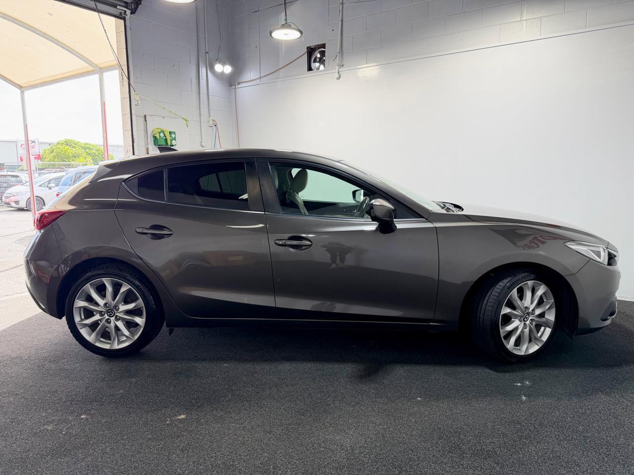 2014 Mazda Axela