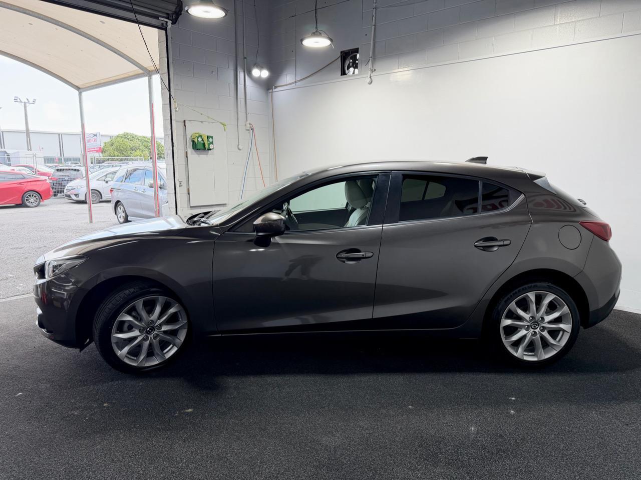 2014 Mazda Axela