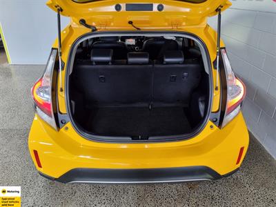 2017 Toyota Aqua - Thumbnail