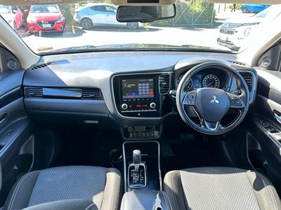 2021 Mitsubishi Outlander - Thumbnail