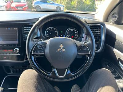 2021 Mitsubishi Outlander - Thumbnail