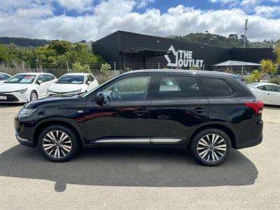 2021 Mitsubishi Outlander - Thumbnail