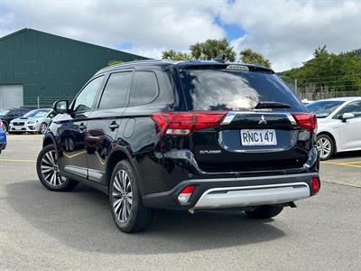 2021 Mitsubishi Outlander - Thumbnail