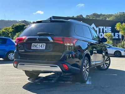 2021 Mitsubishi Outlander - Thumbnail