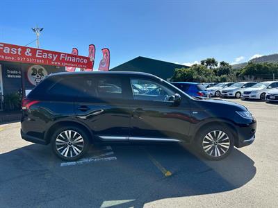 2021 Mitsubishi Outlander - Thumbnail