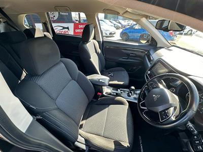 2021 Mitsubishi Outlander - Thumbnail