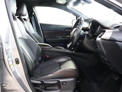 2017 Toyota C-HR - Thumbnail