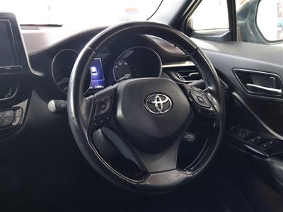 2017 Toyota C-HR - Thumbnail
