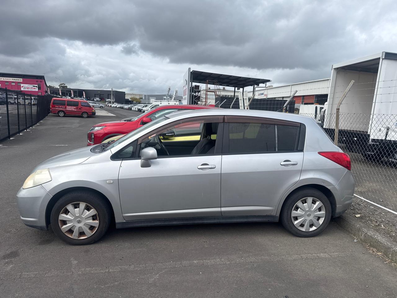 2004 Nissan Tiida