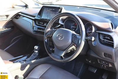 2017 Toyota C-HR - Thumbnail