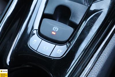 2017 Toyota C-HR - Thumbnail