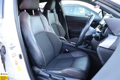 2017 Toyota C-HR - Thumbnail