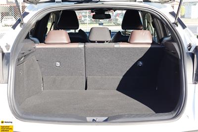 2017 Toyota C-HR - Thumbnail