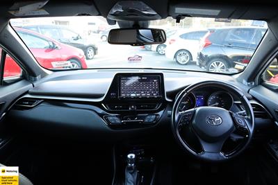 2017 Toyota C-HR - Thumbnail