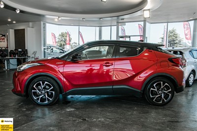 2019 Toyota C-HR - Thumbnail