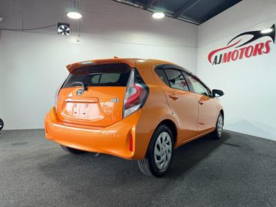 2017 Toyota Aqua - Thumbnail