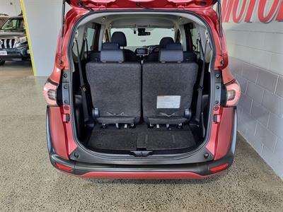 2016 Toyota Sienta - Thumbnail