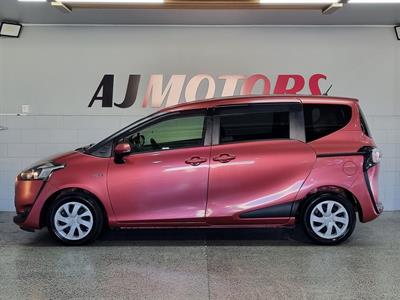 2016 Toyota Sienta - Thumbnail