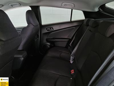 2016 Toyota Prius - Thumbnail