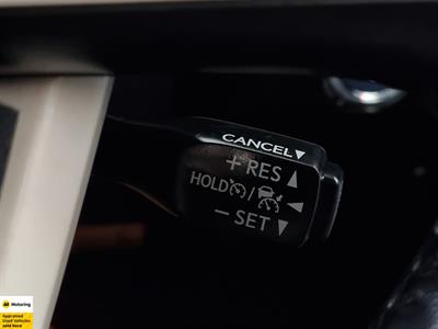 2016 Toyota Prius - Thumbnail