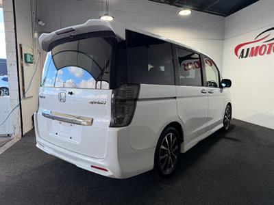 2013 Honda STEPWAGON - Thumbnail