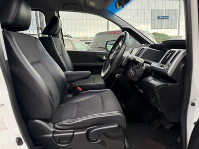 2013 Honda STEPWAGON - Thumbnail