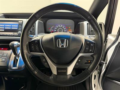 2013 Honda STEPWAGON - Thumbnail