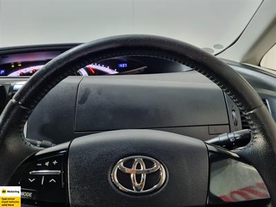 2015 Toyota Estima - Thumbnail