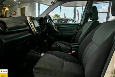 2005 Toyota RAV4 - Thumbnail