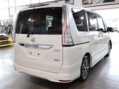 2015 Nissan Serena - Thumbnail