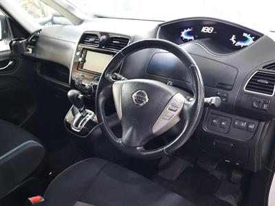 2015 Nissan Serena - Thumbnail