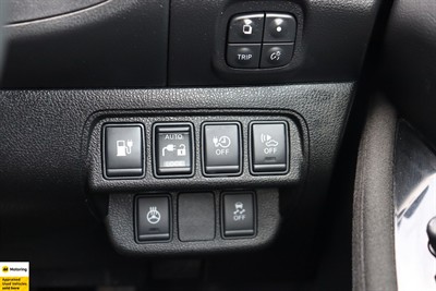 2016 Nissan Leaf - Thumbnail