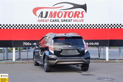 2015 Toyota Aqua - Thumbnail