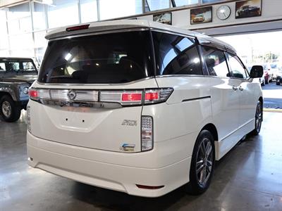 2012 Nissan Elgrand - Thumbnail