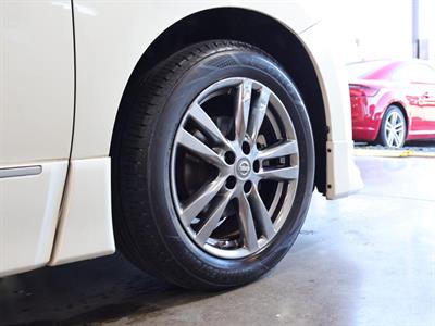 2012 Nissan Elgrand - Thumbnail