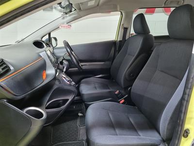 2016 Toyota Sienta - Thumbnail