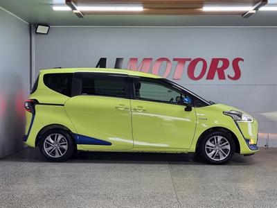 2016 Toyota Sienta - Thumbnail