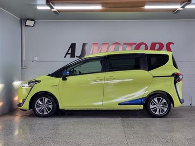 2016 Toyota Sienta - Thumbnail