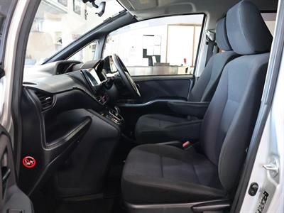2015 Toyota Noah - Thumbnail