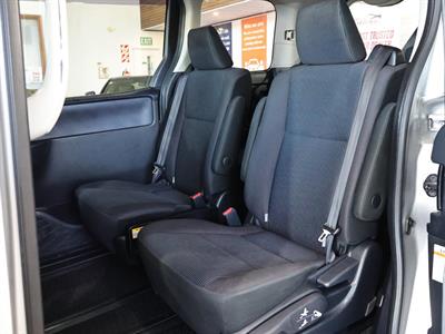 2015 Toyota Noah - Thumbnail