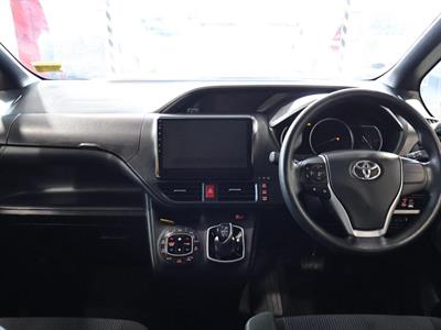 2015 Toyota Noah - Thumbnail