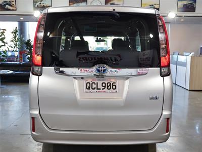 2015 Toyota Noah - Thumbnail