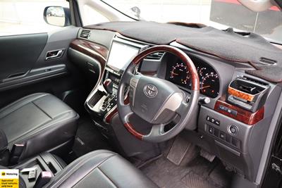 2012 Toyota Vellfire - Thumbnail