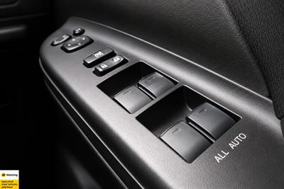 2012 Toyota Vellfire - Thumbnail