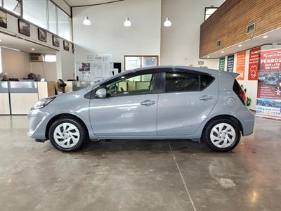 2020 Toyota Aqua - Thumbnail