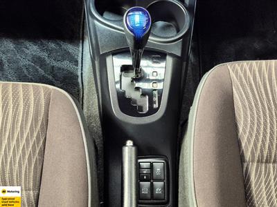 2015 Toyota Aqua - Thumbnail